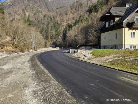 Asfaltiranje ceste Stahovica – Kamniška Bistrica.jpg