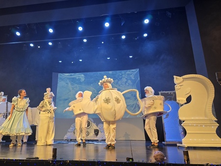 Gledališka igra Alica in čarobno novoletno zrcalo.jpg