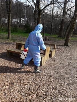 70274d2992fe4d5a89291fec00e1201ede2cde4b3e280c381dbc83def429196a-001