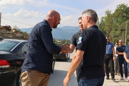 Kamnik po poplavah sta si ogledala predsednik vlade dr. Robert Golob in predsednik Evropskega sveta Charles Michel dne 27. 8. 2023 (10)